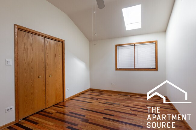 Foto del edificio - 2439 W Polk St