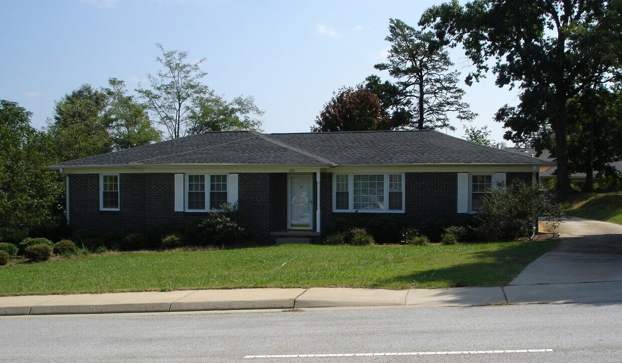 Primary Photo - 1001 S Main St