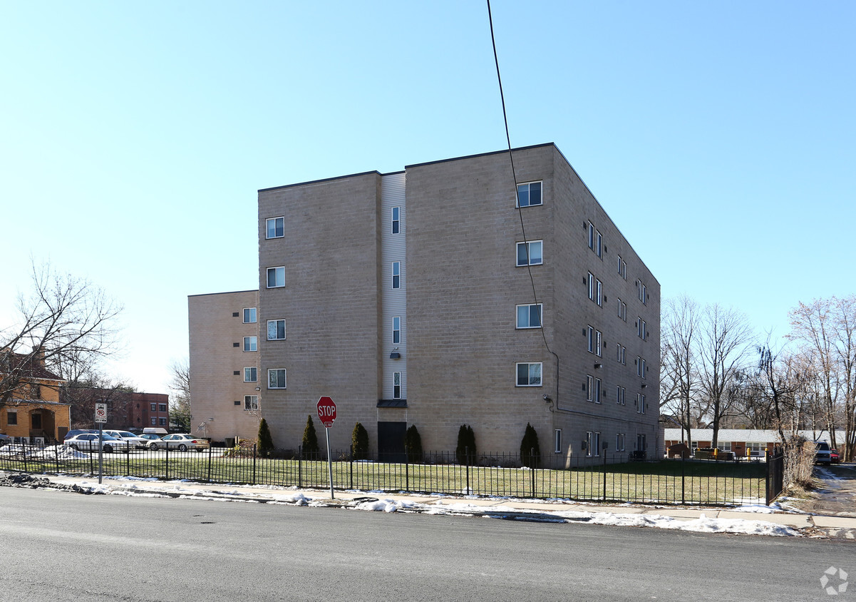 Foto del edificio - Horace Bushnell Congregate Homes