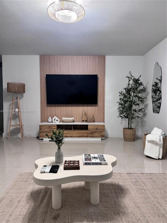 Foto del edificio - 7904 West Dr