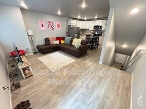 Building Photo - 808 7th Ave S