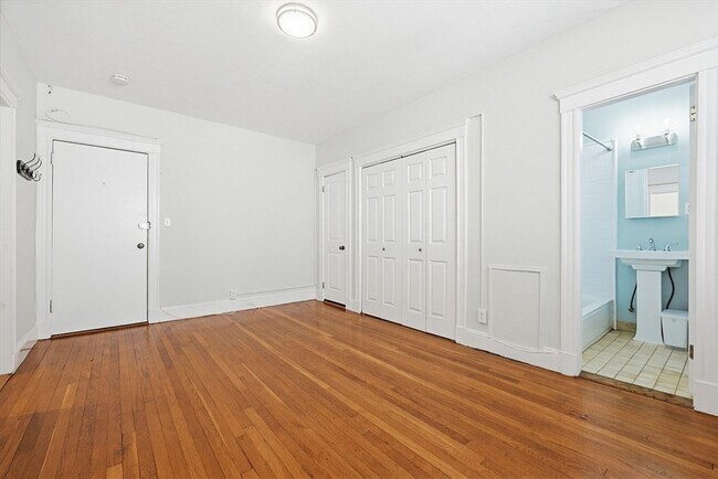 Building Photo - 62 Queensberry St