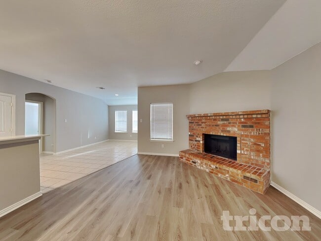 Building Photo - 1810 Millbrook Dr