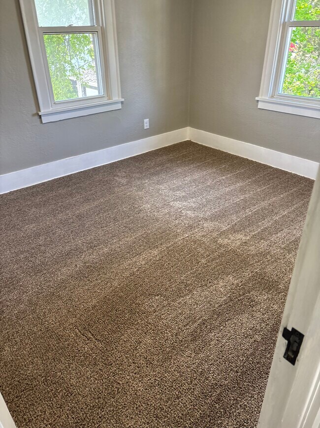 Dormitorio 1 - 1208 S Fruit Ave