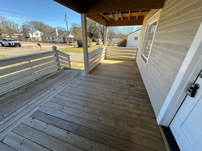 Building Photo - Left Side of Duplex