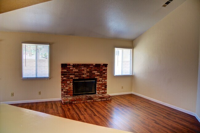 Building Photo - 1218 E Beringer Dr