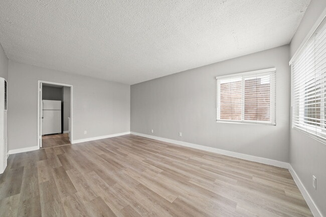 Building Photo - 835-845 Glenway Dr.