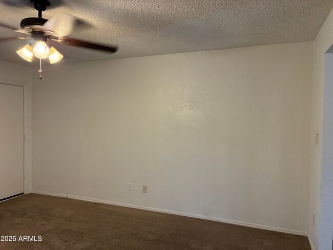 Building Photo - 602 W Wickieup Ln