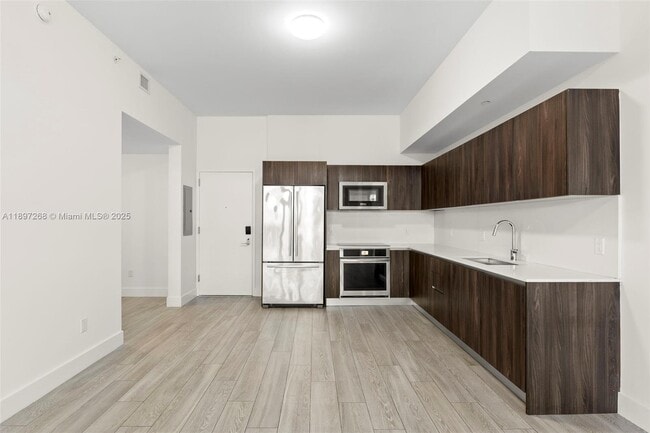 Foto del edificio - 2960 NE 207th St