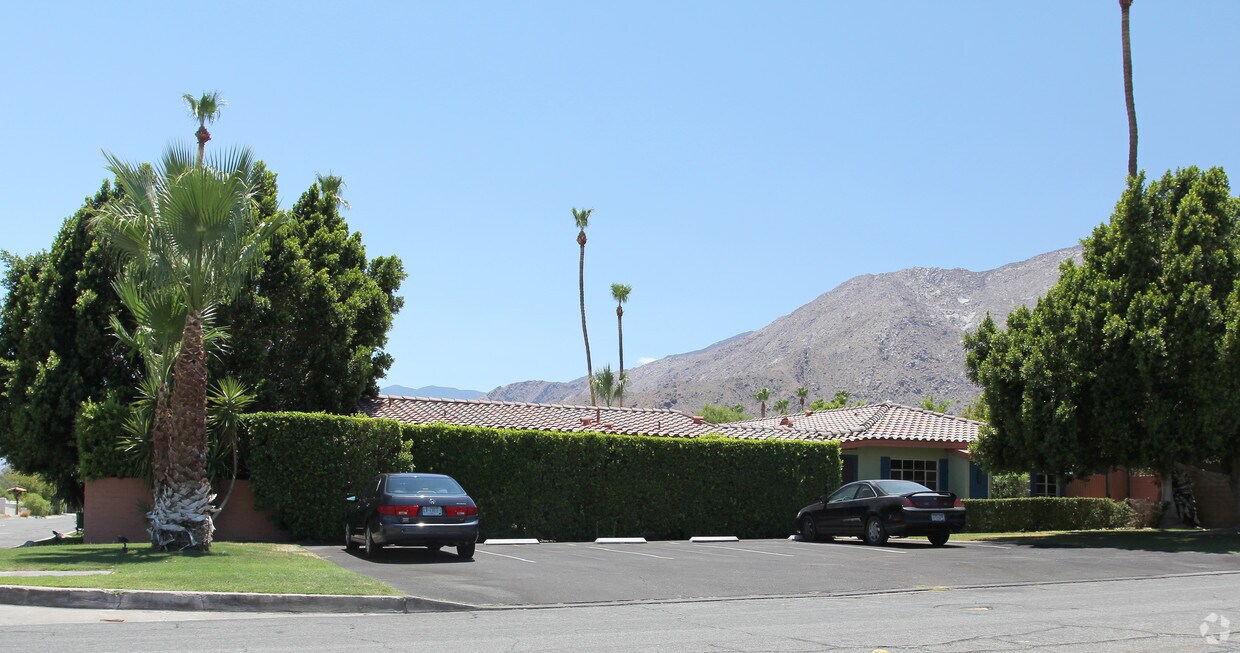Primary Photo - 225 W Vista Chino