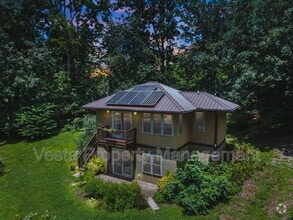 Building Photo - 10 Wellspring Ln
