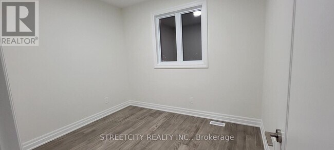 Building Photo - 2520 Buroak Dr