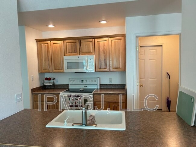 Building Photo - 815 Lincoln Ct