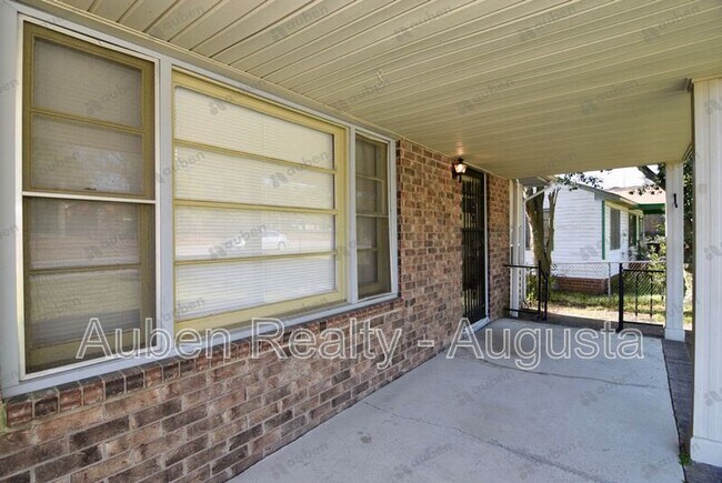 Building Photo - 2562 Ivey Rd