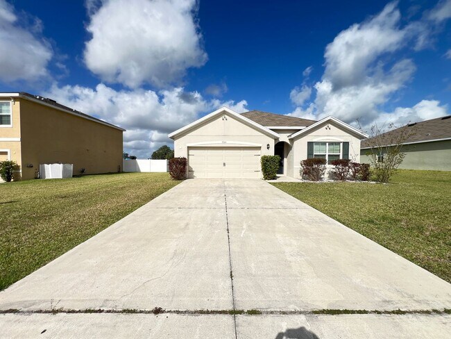Foto del edificio - AVAILABLE NOW! Amazing 4 Bedroom, 2 Bathro...
