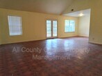 Foto principal - 9012 Jesse James Dr