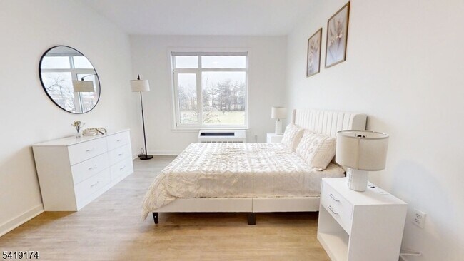 Foto del edificio - 1181 Morris Ave