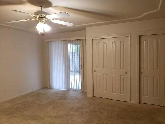 Building Photo - 881 Cally Ct