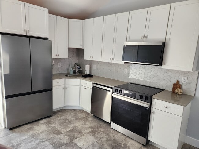 Building Photo - 423 Snyder Ave