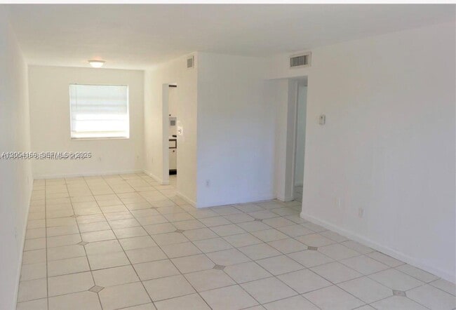 Foto del edificio - 1350 NE 119th St