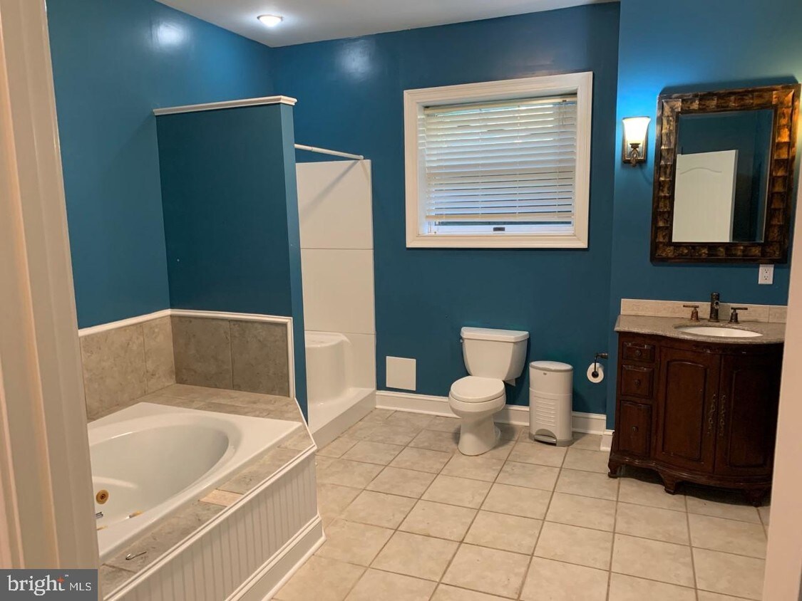 13120 Esworthy Rd, North Potomac, MD 20878 Room for Rent in North