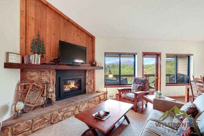 Building Photo - WINTER RENTAL 2 Bedroom/2 Bath, New Furnit...