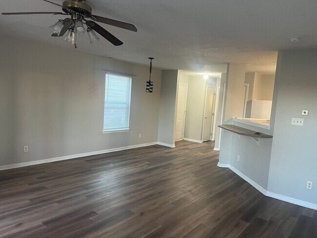 Building Photo - Charming 2 bedroom 2 bath home in Greenwoo...