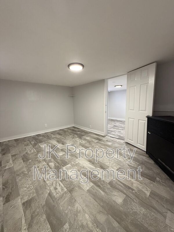 Building Photo - 1016 8th Ave S