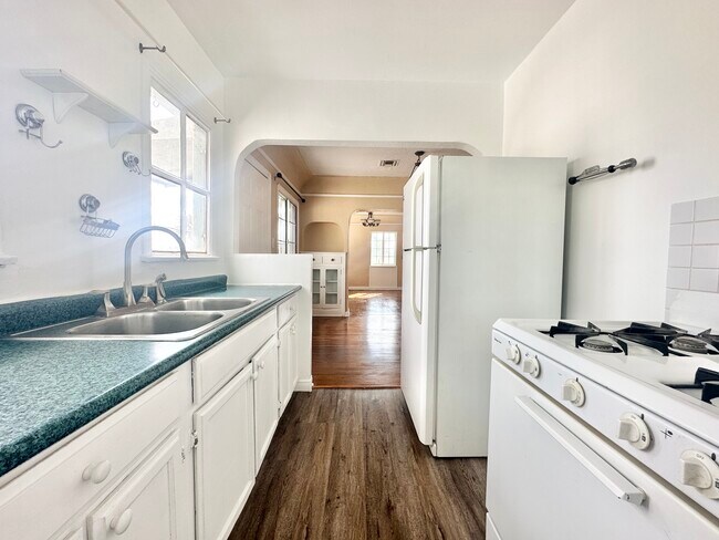 Foto del edificio - 1308 Cloverdale Ave