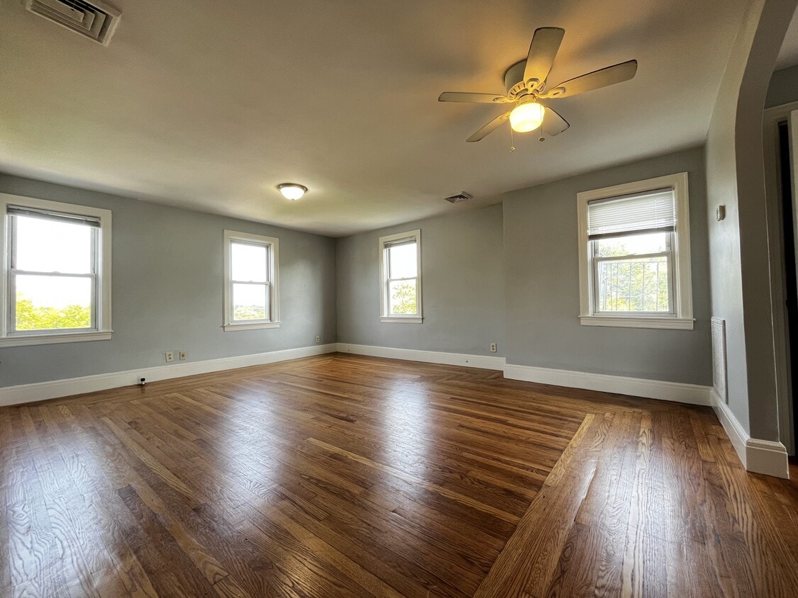 Living room - 82 Roanoke St