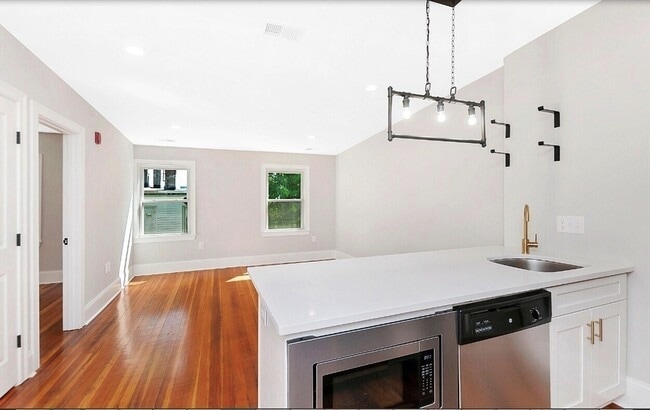 Building Photo - 85 Webster St