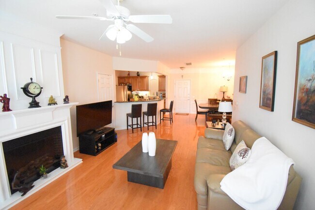 Foto del edificio - Beautiful 3BR 2BA Condo • Granite Kitchen • Balcony & Pool • Furnished 4th-Floor End Unit Condo i...