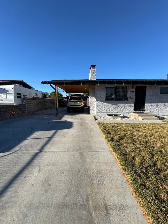 Foto del edificio - 4206 W Annapolis Dr