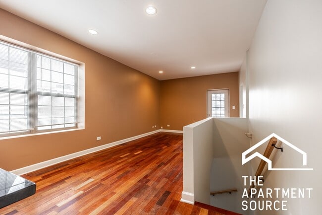 Foto del edificio - 2852 N Kedzie Ave