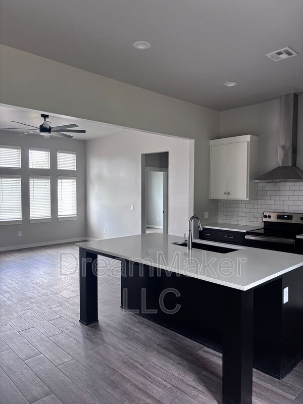 Building Photo - 993 Flowers Dr