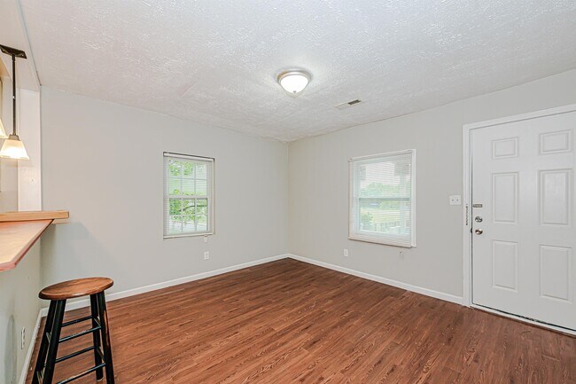 Building Photo - 3214 Kalynne St