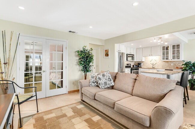 Foto del edificio - 1830 N Mira Loma Way