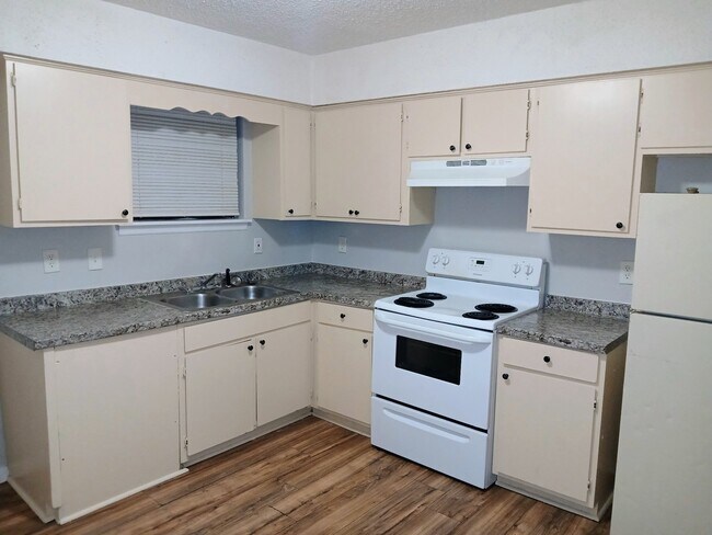 Foto del edificio - 908 Trailwood Cir