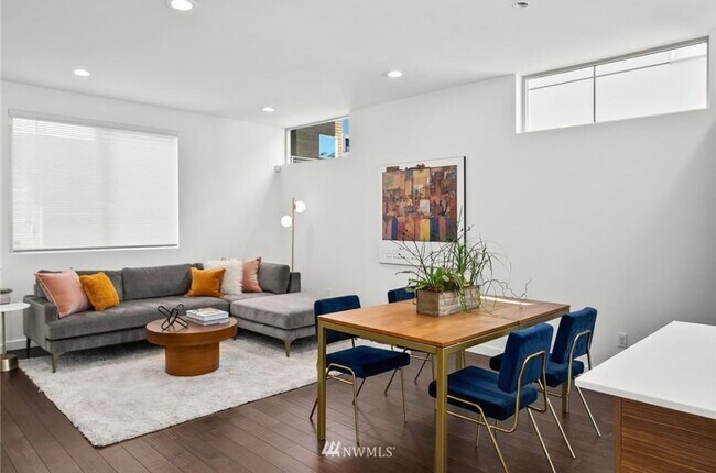 Foto del edificio - Welcome Home 3 bd 2.5 ba - West Seattle To...