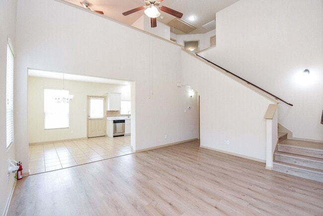 Foto del edificio - 2106 Harmon Crest Ct