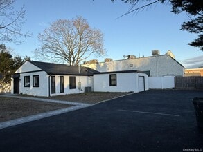 Building Photo - 2 Park Ave