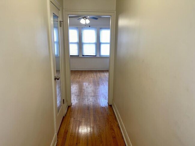 Building Photo - 1 bedroom in Chicago IL 60619