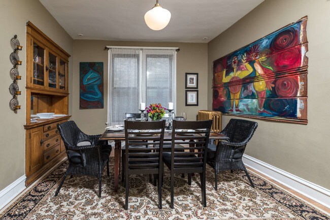 Comedor formal - 1216 W Newport Ave