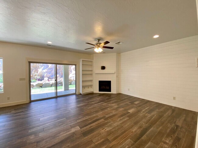 Building Photo - 4 br, 2 bath House - 350 E Vermillion Ave