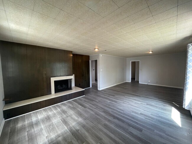 Building Photo - Spacious MOVE-IN ready Home Near Athmar Pa...