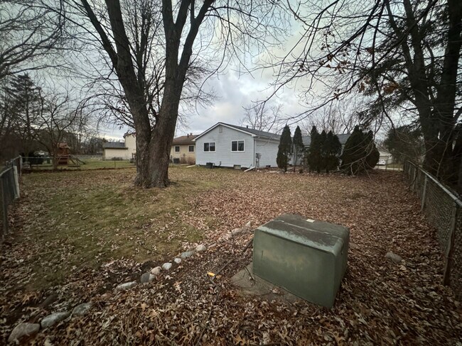 Building Photo - 41481 Cumberland Dr