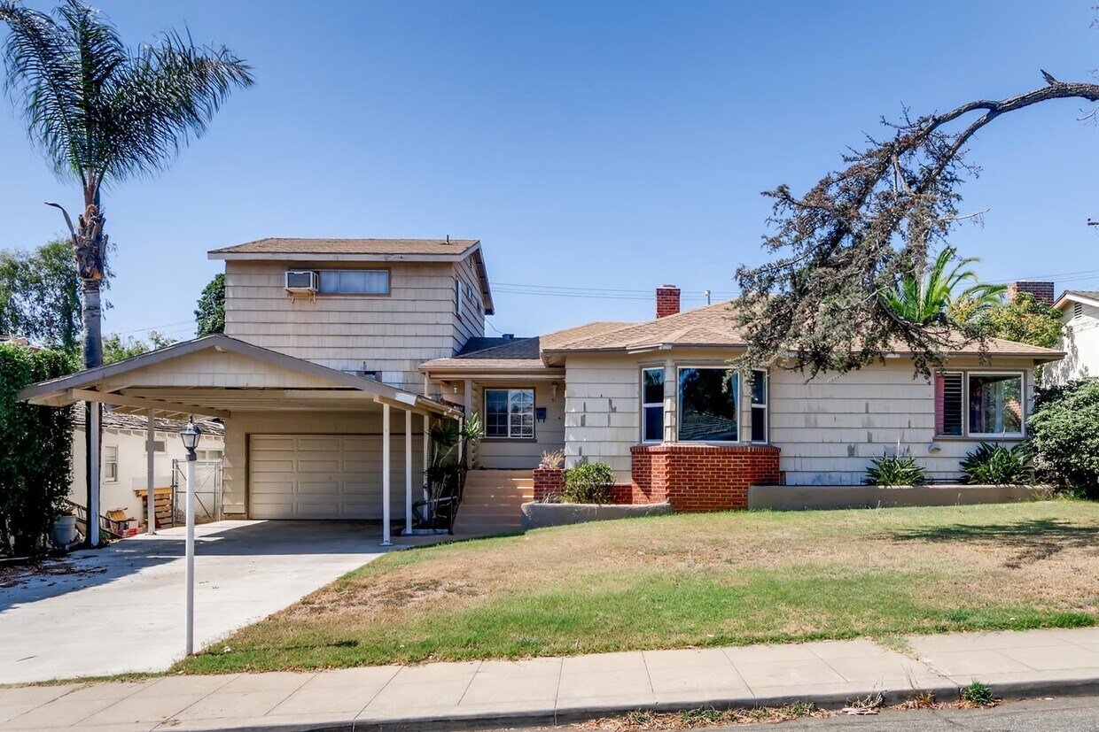 Foto principal - Upgraded 4 Bedroom/3 bath Home with Pool &...