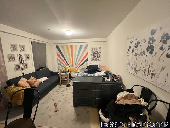 Building Photo - 461 Park Dr