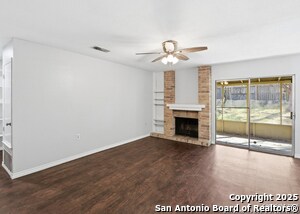 Foto del edificio - 5938 Oak Run St