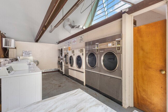 Foto del edificio - Makaha Surfside - One Bedroom